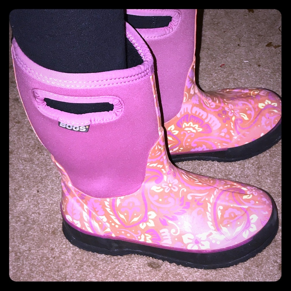 Cute pair of girl BOGS 💕